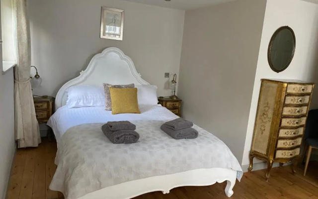 Monmouth House Apartments
