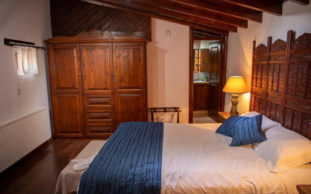 Apanemia Inn House