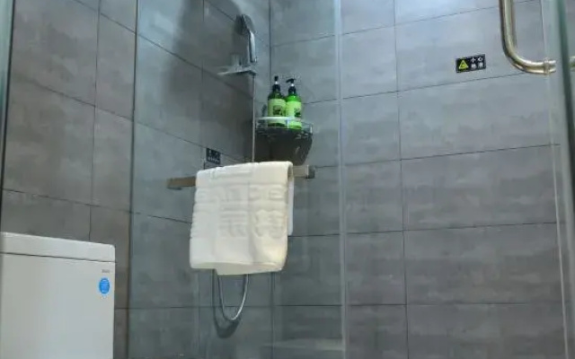 Zhengzhou Kelete Hotel (Yaozhuang Metro Station, Jinyu Industrial Zone)
