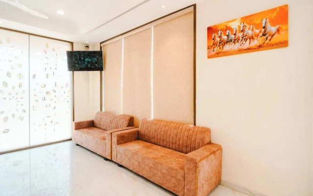 Travinities Hotel - The Royal Palace