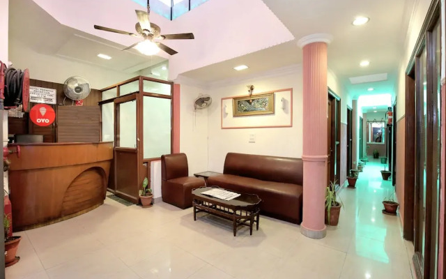 OYO 990 Hotel Paradise