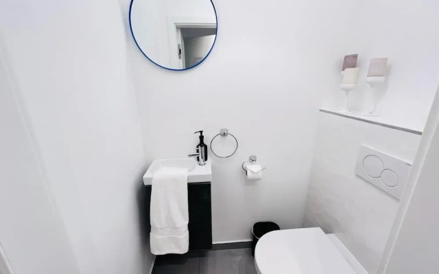 Lovely 1 bedroom flat w balcony&parking