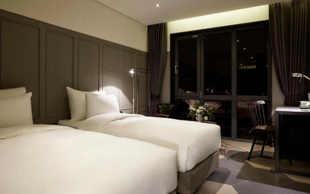 Hongdae Nine Brick Hotel