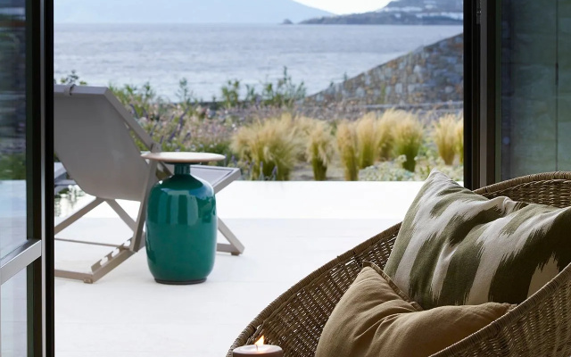 Bonzoe Suites & Villas