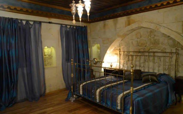 Golden Cave Suites