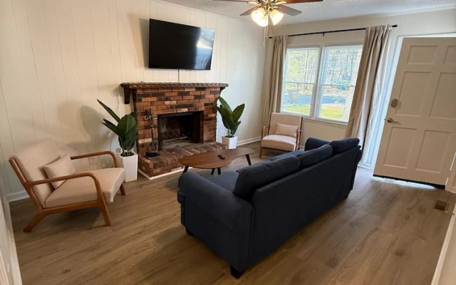 Newly Renovated 3 Bedroom House in Lakewood