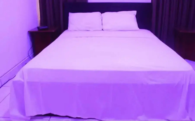 Bamgbose Apartments - Sleeps 2 - Parking - Wifi