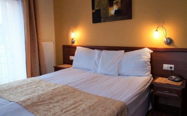 Viktória Hotel
