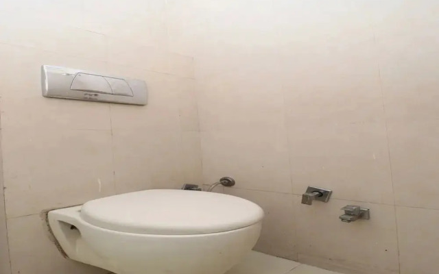 Golden View Hotel by OYO Rooms