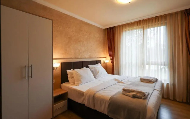 Green Wood Hotel