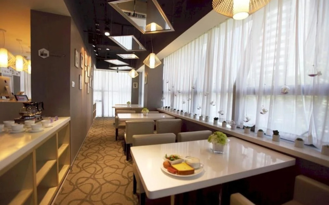 Z Hotels (Hangzhou West Lake Qingchun Road)