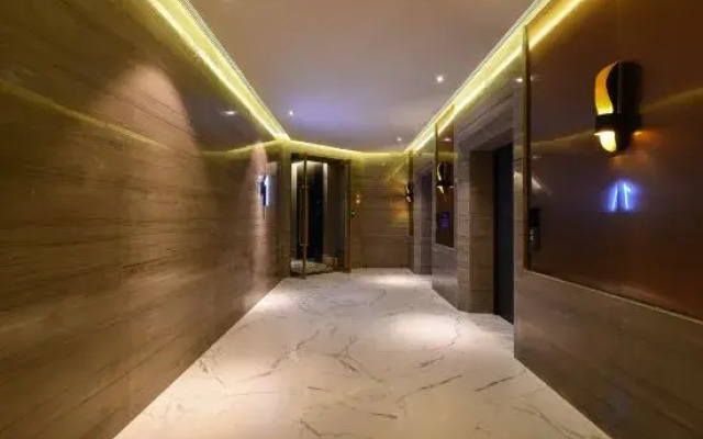 Crystal Orange Hotel，jinghuiSquare,XiaotunRoad,Beijng