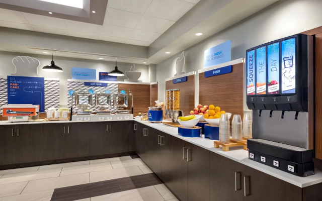 Holiday Inn Express Vancouver-Metrotown (Burnaby) by IHG