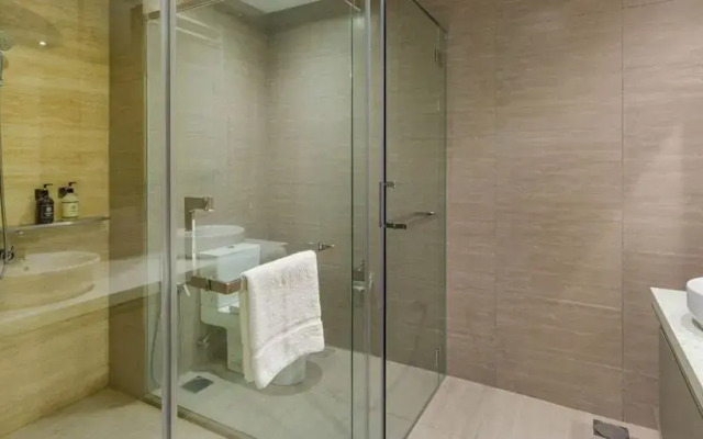 OYO 466 Home Studio Expressionz Suites KL Tower View from Pool