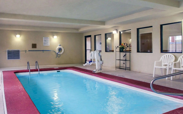 Columbia Inn & Suites