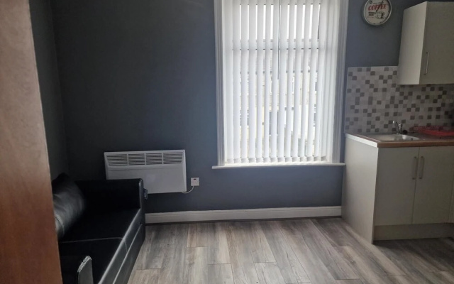 Impeccable 3-bed Apartment in Bradford to Explore