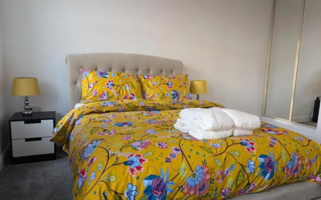 Rugby - Apartment - Sleeps 4 - Parking