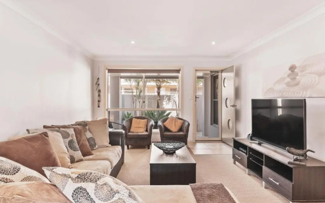 Unit 3 23 BOOYONG STREET