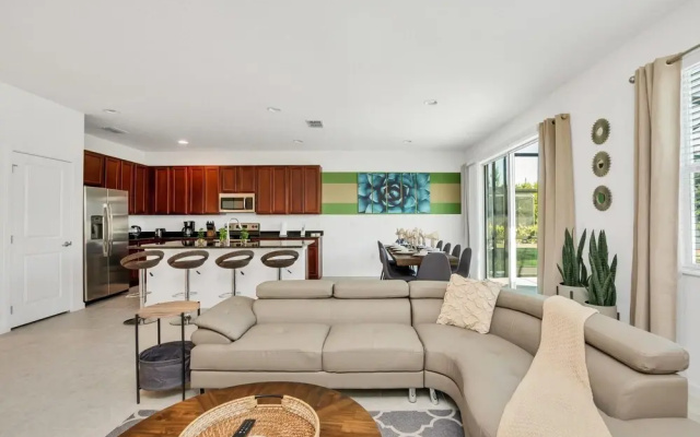 6BR Luxury Home - Private Pool Games Room