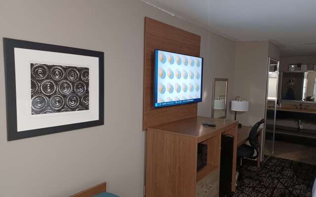Huntsville Inn & Suites