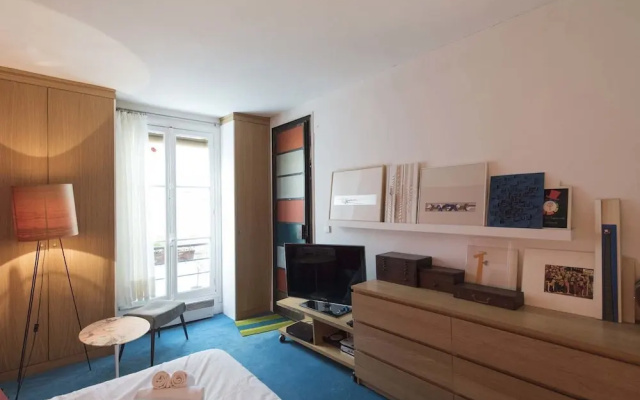 Peaceful Pigalle