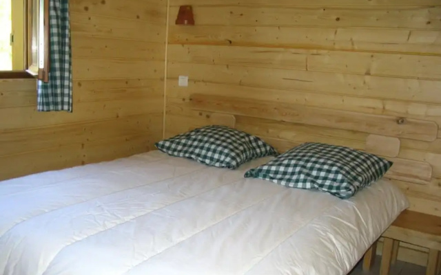 Wooden Chalet Close to Lake
