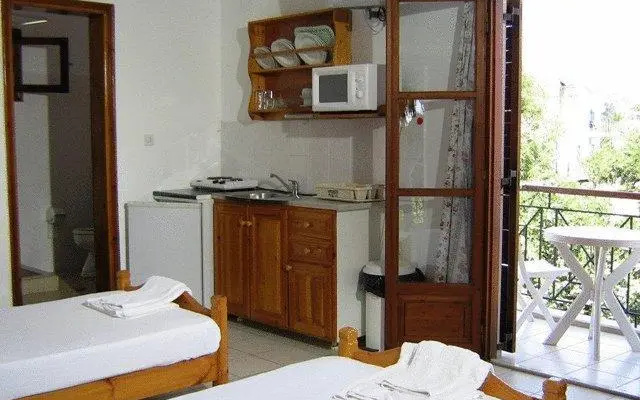 Manolas Studios