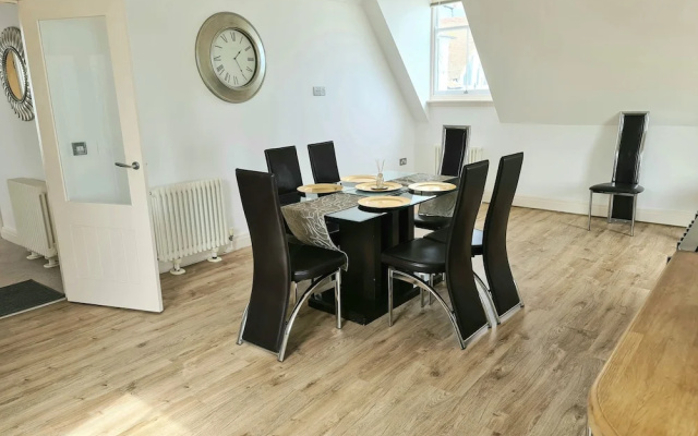 Harbour High - Luxury Beach Penthouse - Sleeps 6