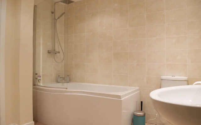 3 Bedroom Apartment In Edinburgh