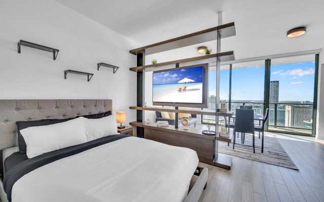 Spacious Apartment with City View