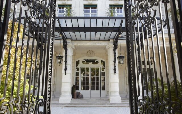 Отель Shangri-La Paris Франция, Париж - 1 отзыв об отеле, цены и фото номеров - забронировать отель Shangri-La Paris онлайн вид на фасад