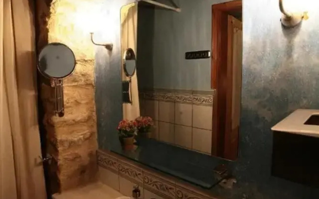 Smaragda Art Country House