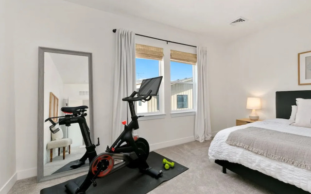 Coastal Chic Home near New Belgium & Old Town FC