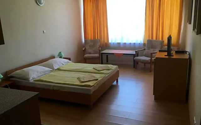 City Hotel