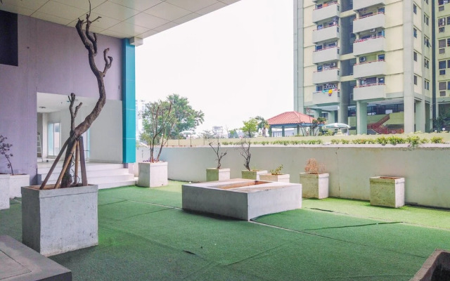 Studio Near Rajawali Station At Amethyst Apartment