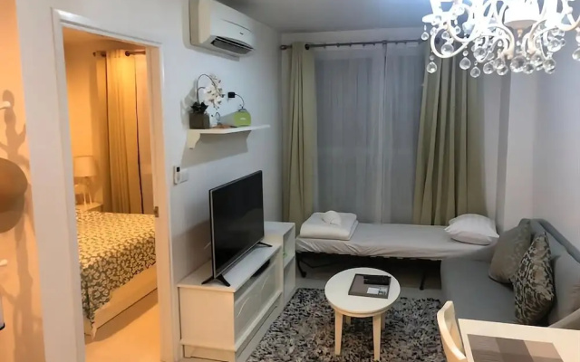 1 Bedroom Beachside Condo in Cha-am