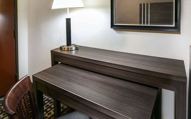 Travelodge by Wyndham Commerce Los Angeles Area