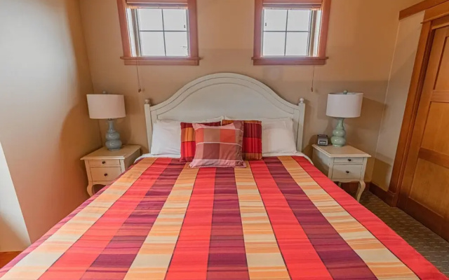 Lodges at Cannon Beach B2