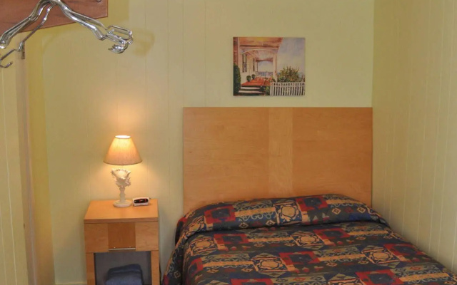Moontide Motel Cabins & Apartments