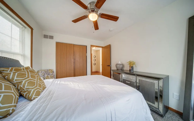 Charming Cleveland Home: 5 Mi to Downtown!