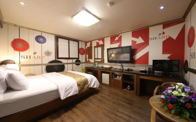 Sharp Hotel
