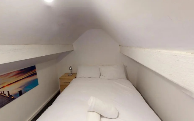 J Kyns Exclusive Apartment