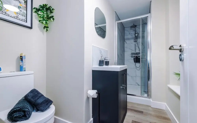 NEW Stylish 1-bed Flat Great Location Sleeps 4