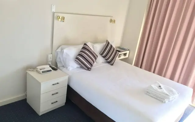 Orange Motor Lodge