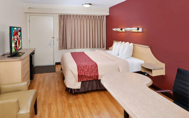 Super 8 by Wyndham Deerfield/Northbrook