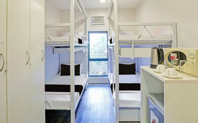 MyTown Madrid, Classy Hostel Bunkbeds Makati Metro Manila