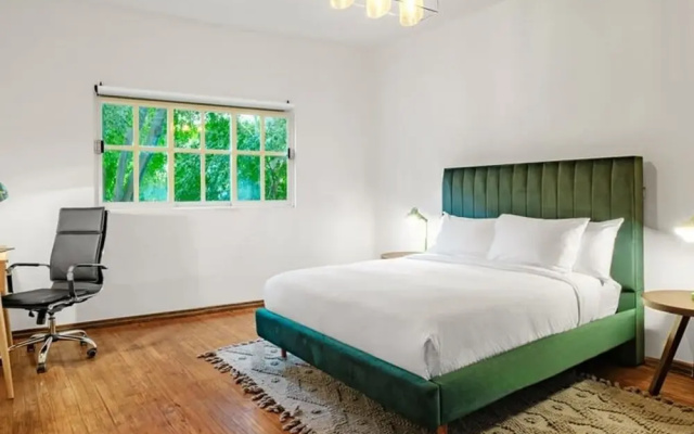 Art Deco Style Condo 2min Walk to Lincoln Park