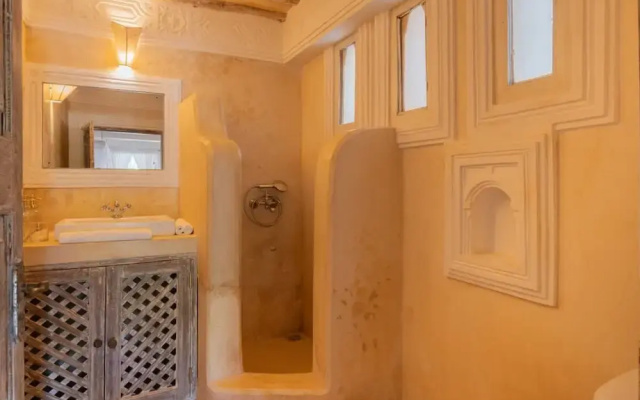 Amani House 5 Bedrooms Sleeps 10