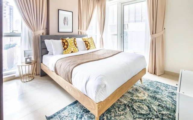 Plush 3BR w/ Study in Prime District - Downtown Dubai!