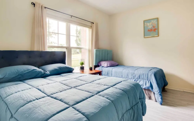 Porch & Community Perks: Walkable Lewes Condo